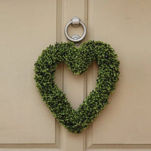 Load image into Gallery viewer, Boxwood Heart 40 cm
