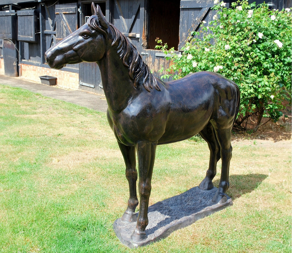 Cast aluminium horse on base garden statue